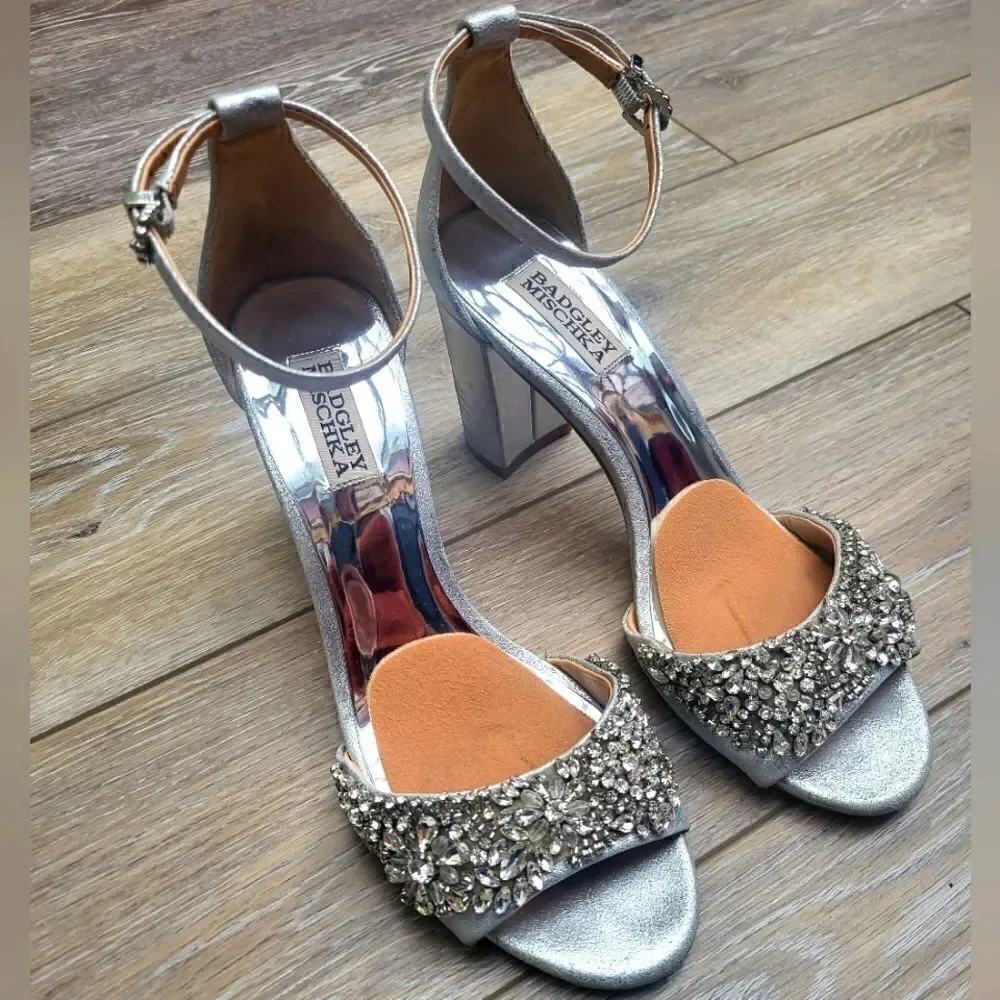 Badgley Mischka wedding shoes silver with gems 💎 ✨️ gorgeous 3.25